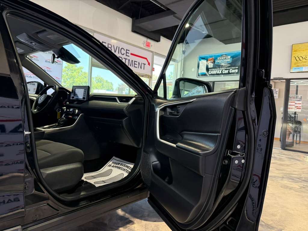 Used 2022 Toyota RAV4 LE FWD image 43