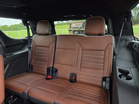 Used 2023 GMC Yukon Denali Ultimate AWD/4WD image 31