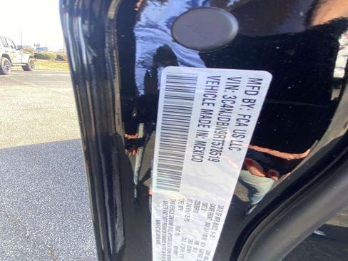 Used 2024 Jeep Compass Latitude w/ Convenience Group image 23