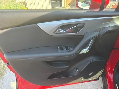 Used 2019 Chevrolet Blazer LT FWD image 17
