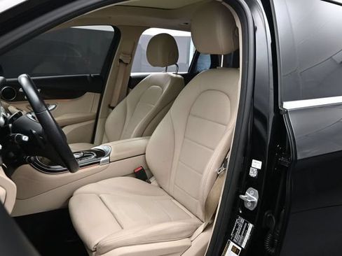 Used 2019 Mercedes-Benz GLC 300 image 5