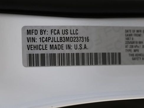 Used 2021 Jeep Cherokee Latitude Plus FWD image 32