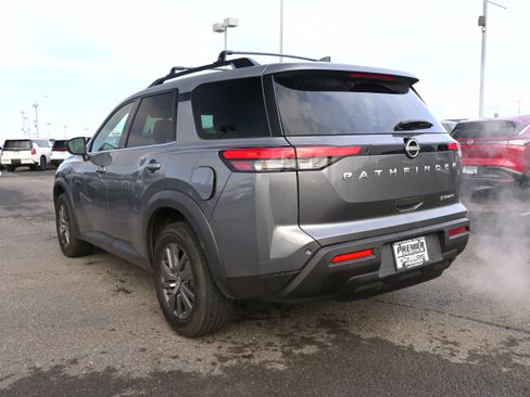 Used 2023 Nissan Pathfinder SV image 6