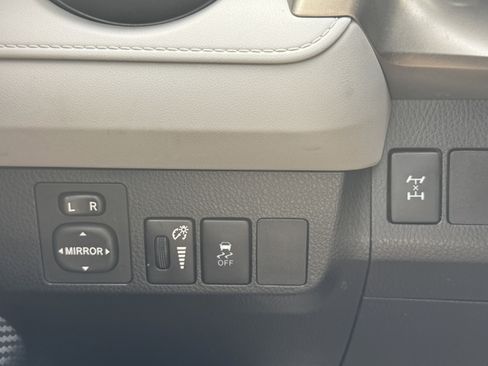 Used 2015 Toyota RAV4 LE AWD/4WD image 40
