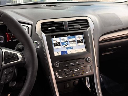 Used 2018 Ford Fusion SE w/ Equipment Group 602A FWD image 31