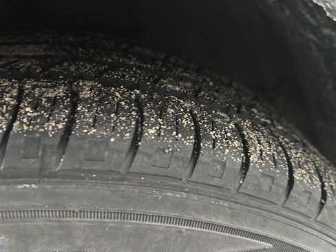 Used 2020 Toyota Sienna XLE image 6