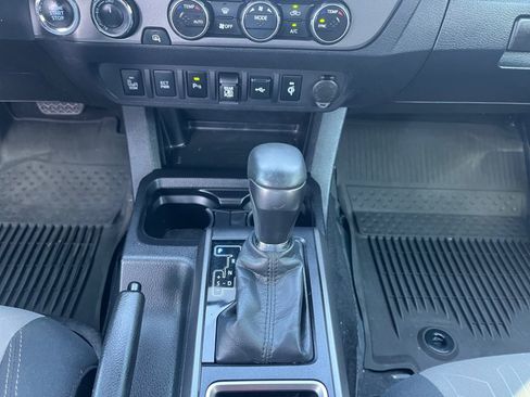 Used 2022 Toyota Tacoma TRD Off-Road w/ Technology Package AWD/4WD image 22