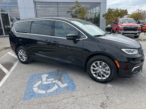 New 2026 Chrysler Pacifica Select image 39