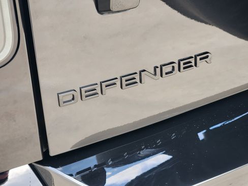 New 2026 Land Rover Defender 90 V8 image 12