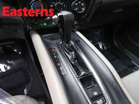 Used 2021 Honda HR-V LX image 12
