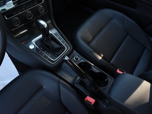 Used 2021 Volkswagen Golf 4-Door image 17