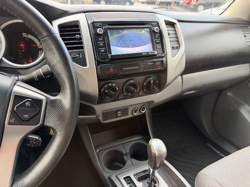 Used 2015 Toyota Tacoma PreRunner w/ SR5 Package image 11