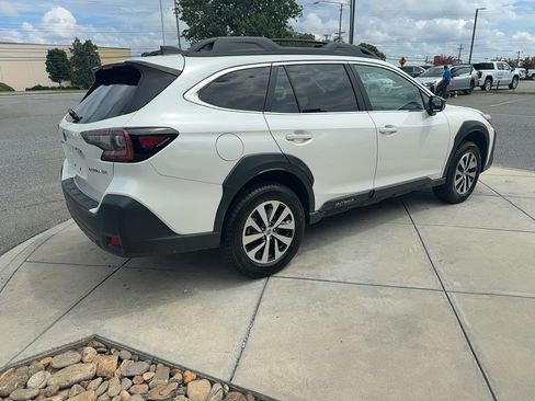 Used 2024 Subaru Outback Premium AWD/4WD image 6