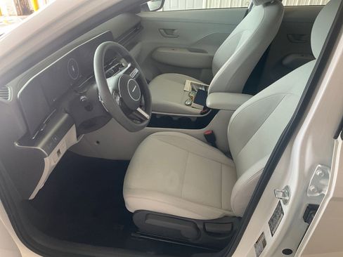 Used 2024 Hyundai Kona SE FWD image 5