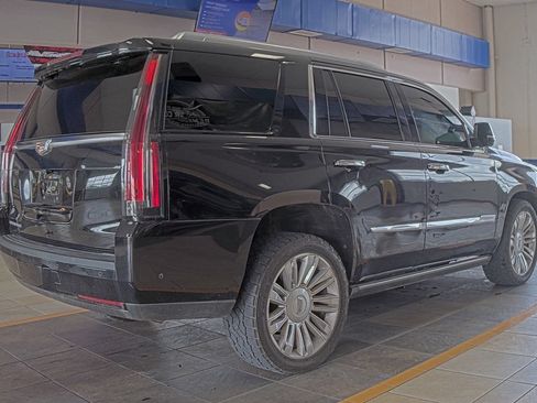 Used 2017 Cadillac Escalade Platinum AWD/4WD image 2