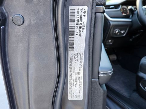 New 2025 Jeep Grand Cherokee Laredo image 16