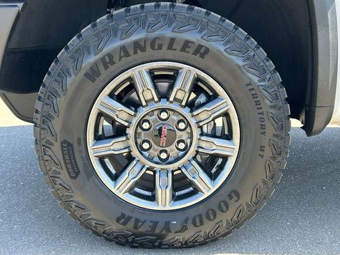 Used 2025 GMC Sierra 1500 AT4X AWD/4WD image 33