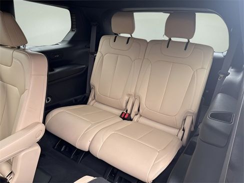 Used 2025 Jeep Grand Cherokee L Limited image 20