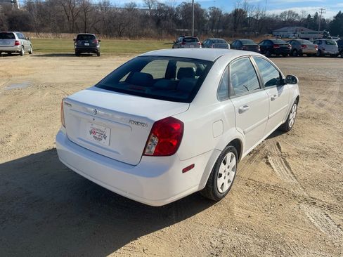 Used 2008 Suzuki Forenza Sedan image 4