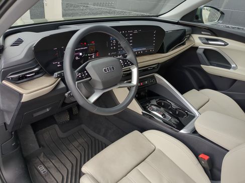 Used 2025 Audi Q5 Premium Plus w/ Premium Plus AWD/4WD image 14