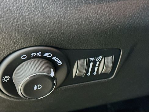 Used 2026 Jeep Compass Latitude AWD/4WD image 10