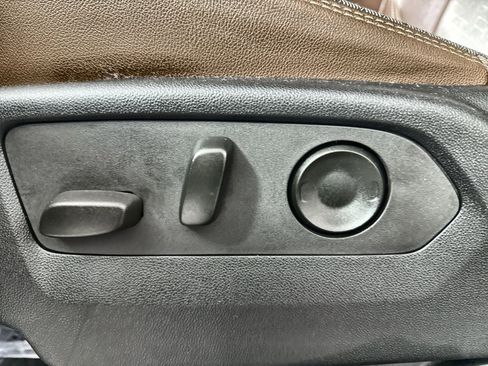 Used 2022 Chevrolet Tahoe High Country image 14