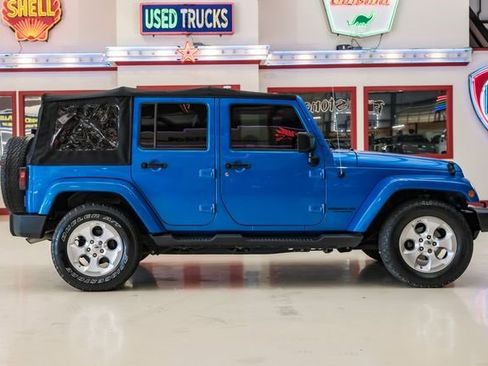 Used 2015 Jeep Wrangler Unlimited Sahara w/ Connectivity Group image 10