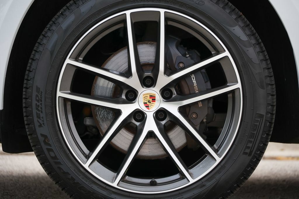 Certified 2026 Porsche Macan AWD/4WD image 16