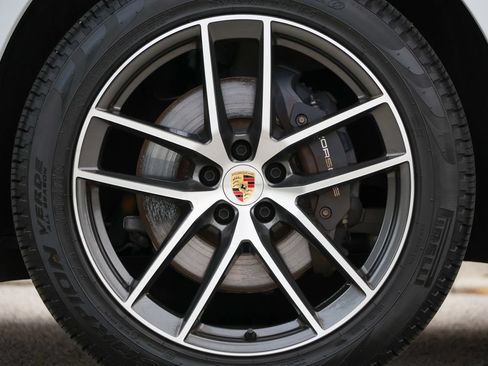 Certified 2026 Porsche Macan AWD/4WD image 16