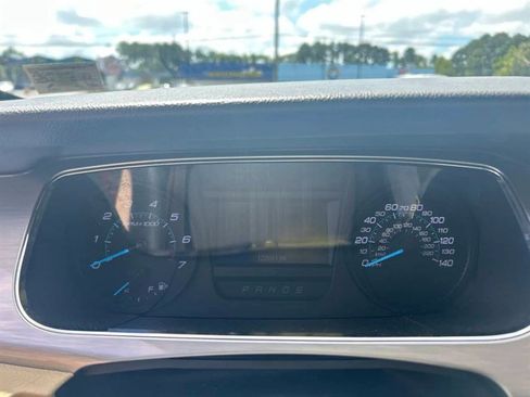 Used 2015 Ford Taurus SEL FWD image 12