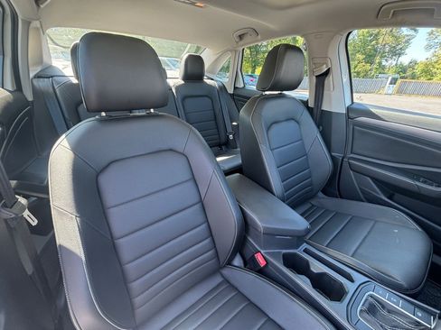 Used 2024 Volkswagen Jetta SE FWD image 16