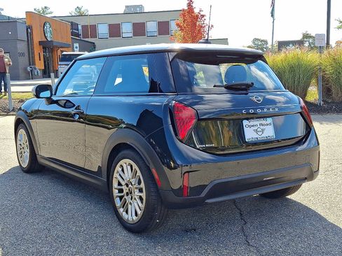 Used 2025 MINI Cooper 2-Door Hardtop image 4