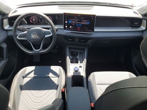 New 2026 Volkswagen Tiguan SE FWD image 15