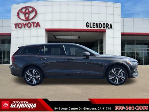 Used 2025 Volvo V60 B5 Cross Country Plus AWD/4WD image 12