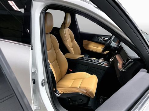 Used 2023 Volvo XC60 B6 Ultimate w/ Climate Package AWD/4WD image 8