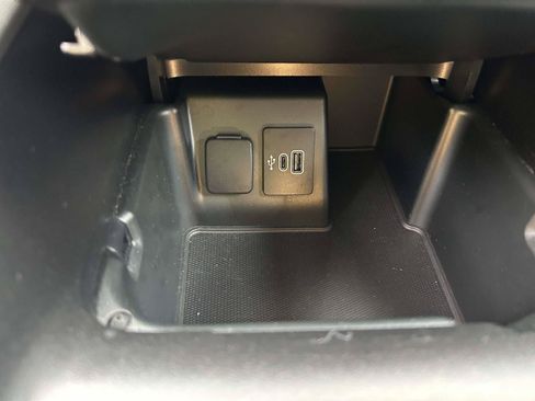 Used 2025 Ford Explorer Active w/ Active Comfort Package RWD image 28