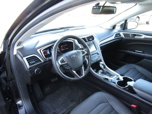 Used 2016 Ford Fusion SE w/ Equipment Group 202A image 9