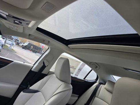 New 2025 Lexus ES 350 w/ Premium Package image 24