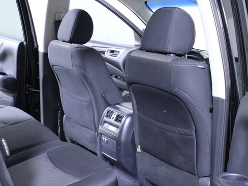 Used 2020 Nissan Pathfinder S image 12