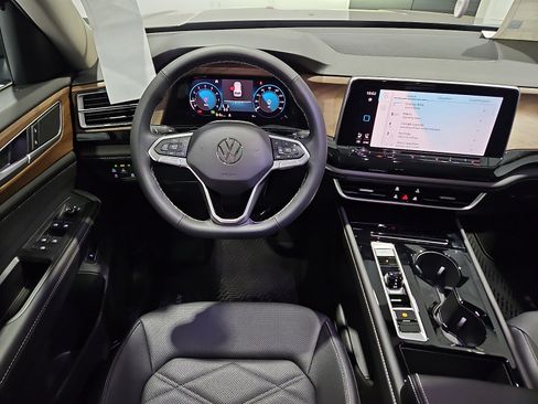 New 2026 Volkswagen Atlas SE FWD image 9