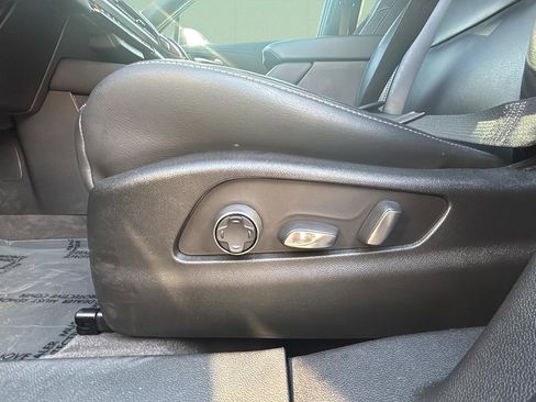 Used 2024 Cadillac XT4 Premium Luxury image 19