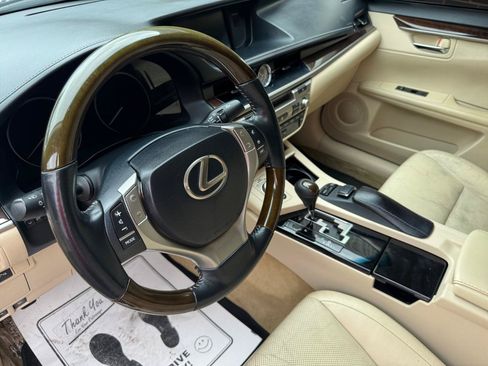 Used 2014 Lexus ES 350 w/ Luxury Package FWD image 3