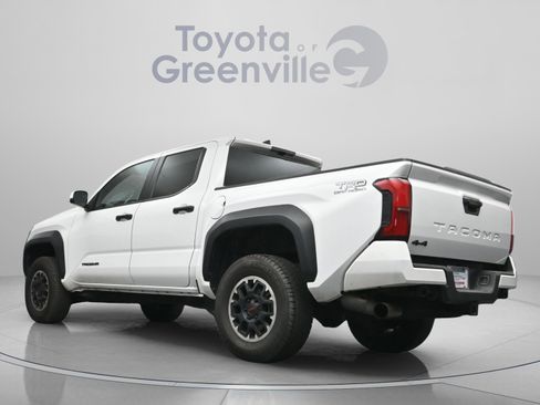 Certified 2024 Toyota Tacoma TRD Off-Road AWD/4WD image 10