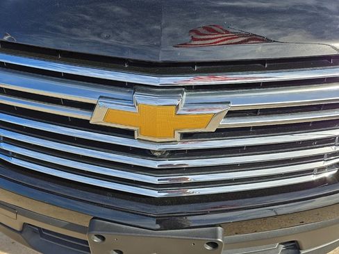 Used 2023 Chevrolet Traverse Premier image 50