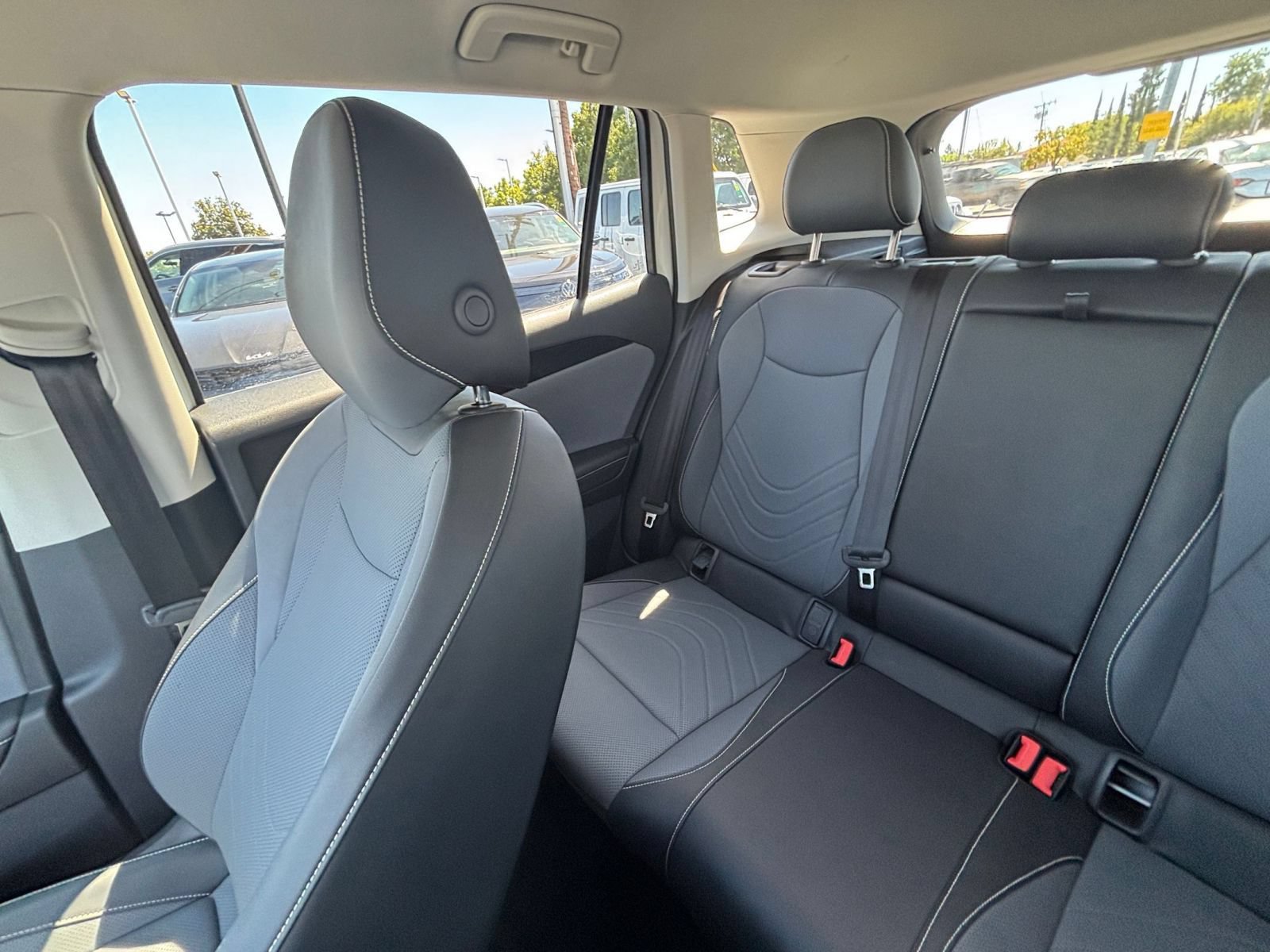 Used 2026 Volkswagen Tiguan SE AWD/4WD image 40