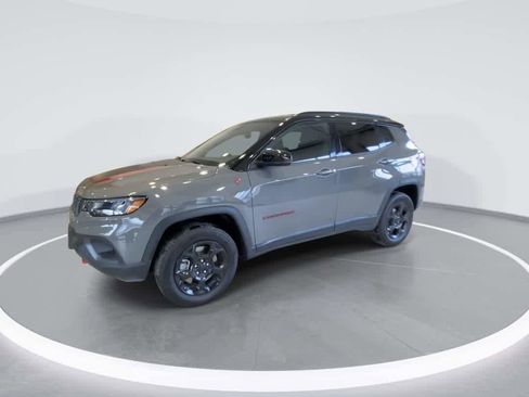 Used 2023 Jeep Compass Trailhawk image 4
