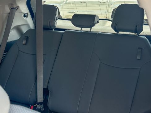 Used 2024 Toyota Sienna XLE FWD image 19