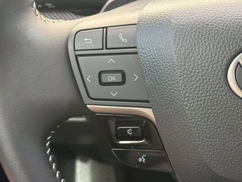 Used 2025 Toyota Camry SE FWD image 15
