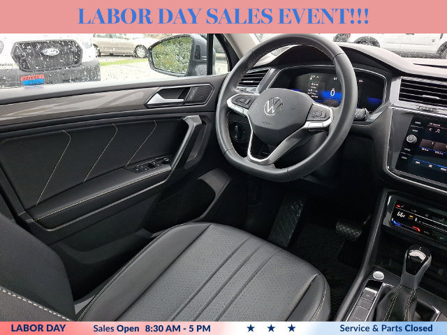 Used 2023 Volkswagen Tiguan SE w/ Panoramic Sunroof Package AWD/4WD image 14
