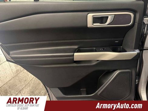 Used 2021 Ford Explorer XLT image 23